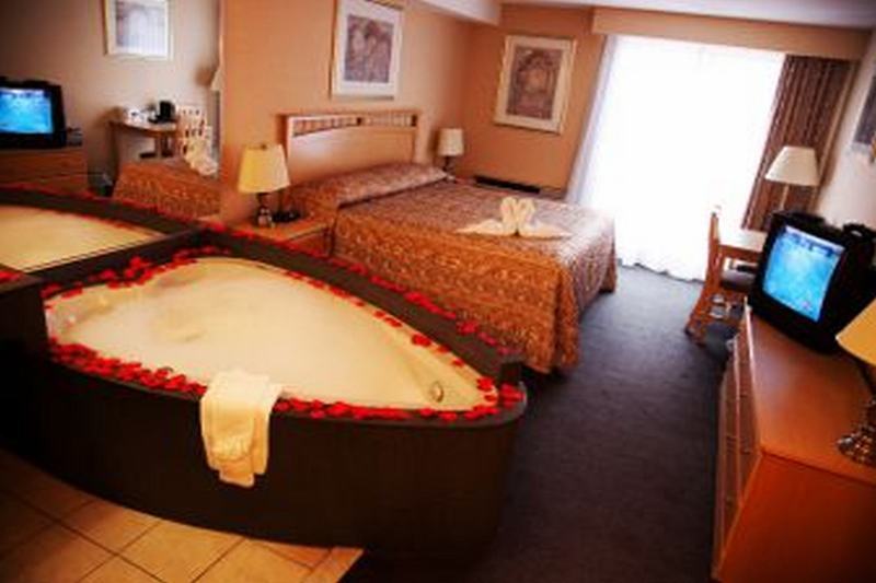 Howard Johnson Hotel By The Falls- Niagara Falls, ON Hotels- First Class  Hotels in Niagara Falls- GDS Reservation Codes